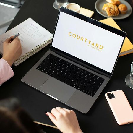 Courtyard By Marriott Glasgow Sec Экстерьер фото