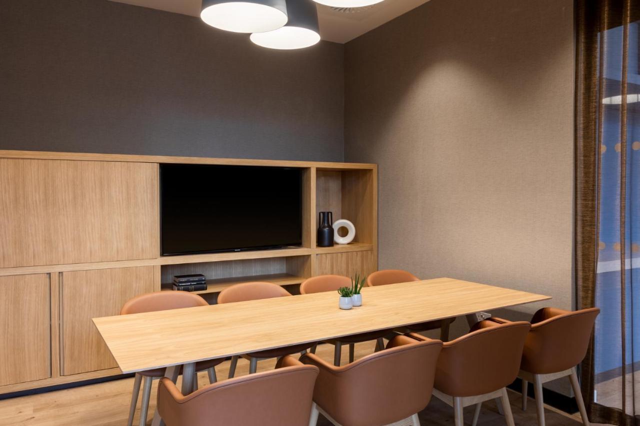 Courtyard By Marriott Glasgow Sec Экстерьер фото