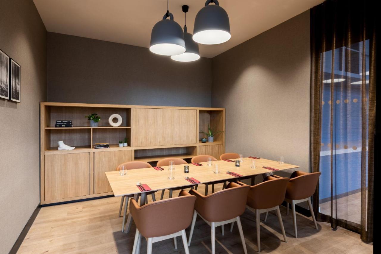 Courtyard By Marriott Glasgow Sec Экстерьер фото