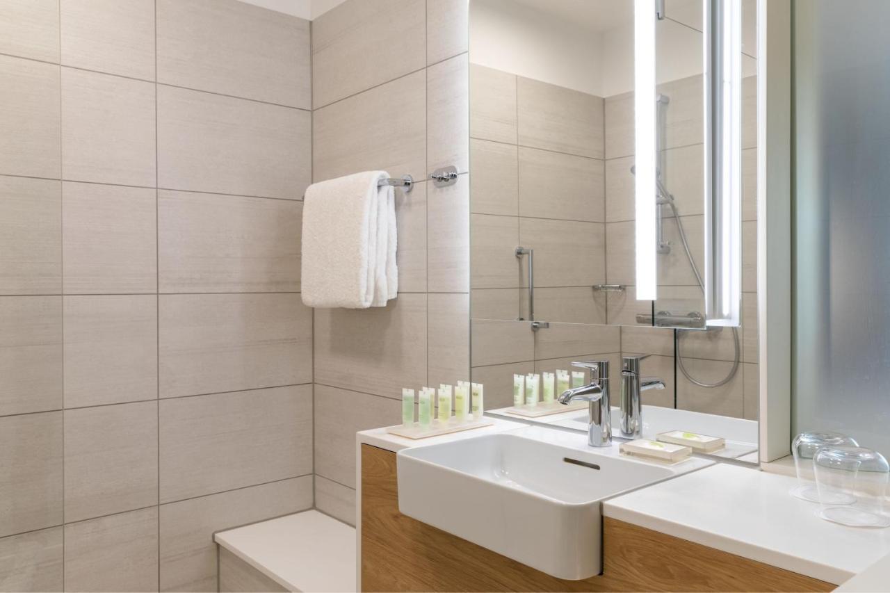 Courtyard By Marriott Glasgow Sec Экстерьер фото