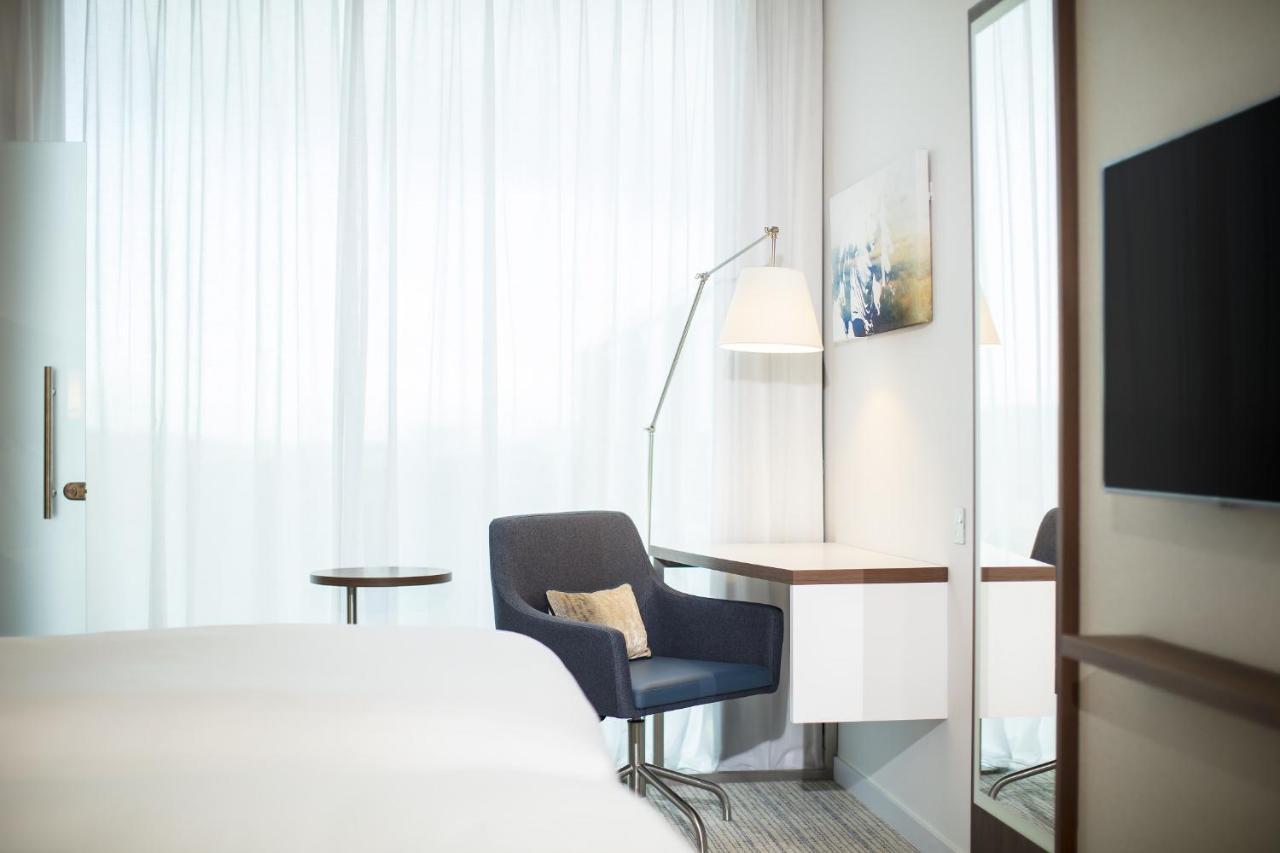Courtyard By Marriott Glasgow Sec Экстерьер фото